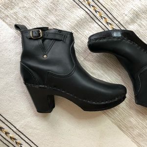 No. 6 clog boots with buckle on high clogs base